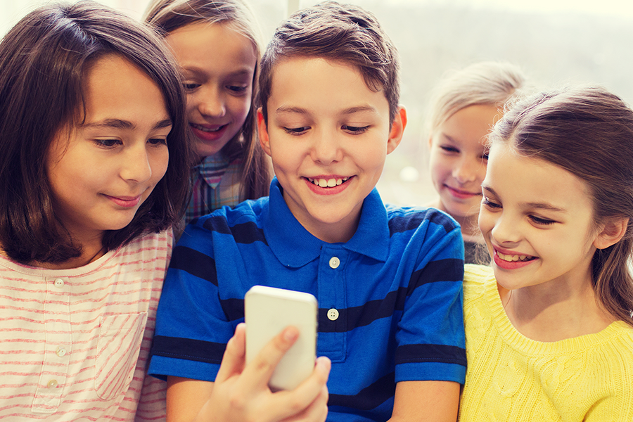 Transformar el Futuro: Menores, Tecnología y el Reto de 2025